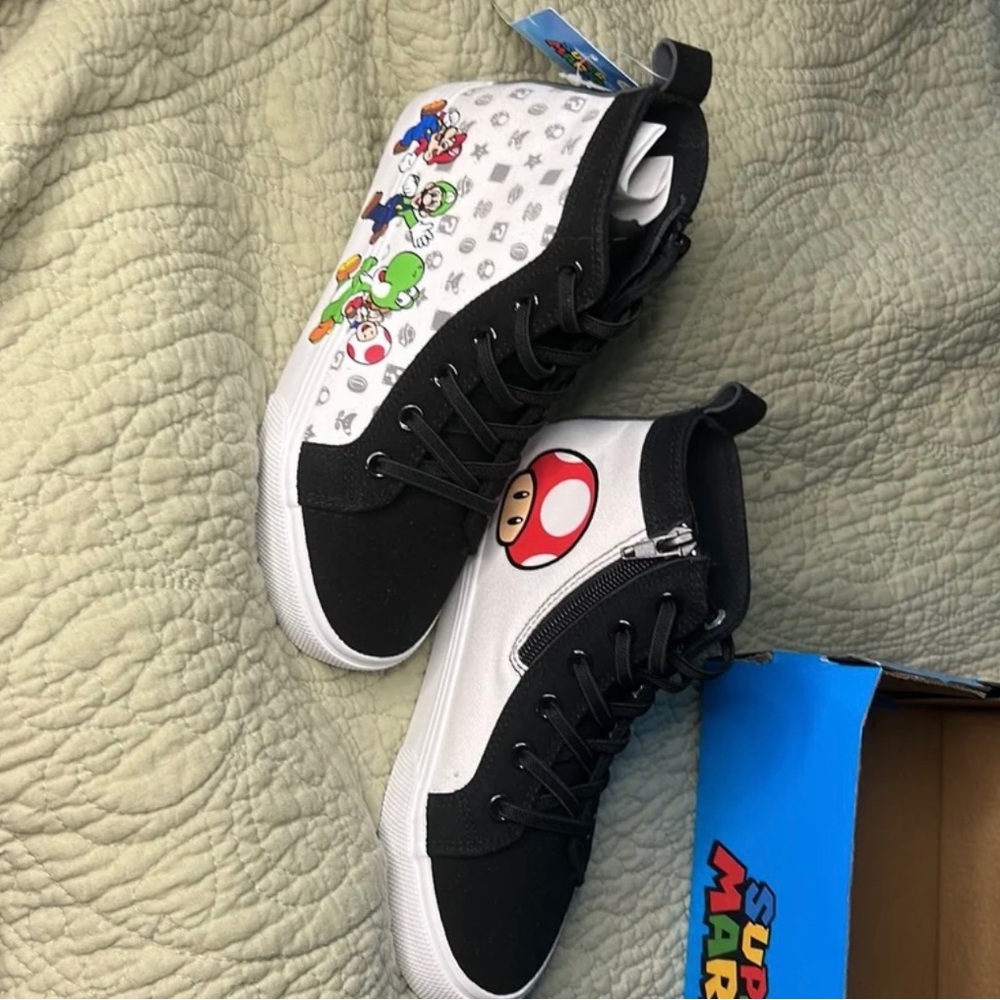 Nintendo Mario Themed High Top Children’s Sneakers size 2